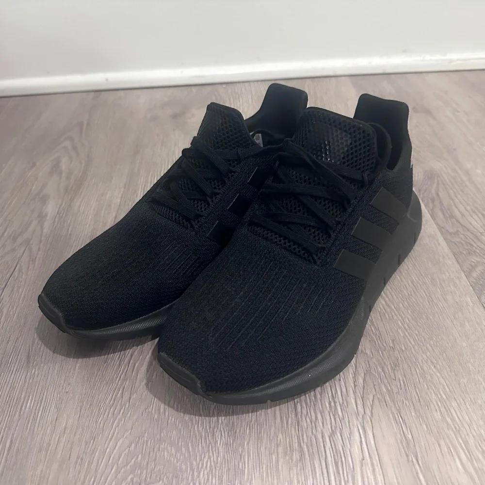 Adidas Swift Run Running Shoes - Picture 1 of 5